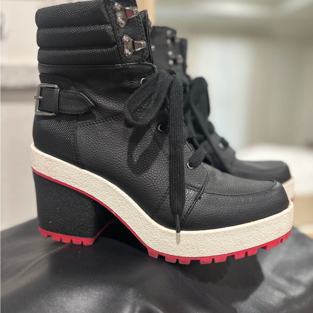 Trendy Black Lace-Up Platform Boots